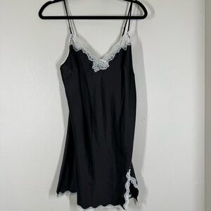Victoria’s Secret Black White Lace Cami Slip Dress Chemise‎ Sleepwear Size Large